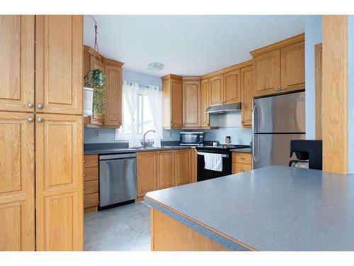 149 Kennedy Crescent, Fort Mcmurray, AB - Indoor Photo Showing Kitchen