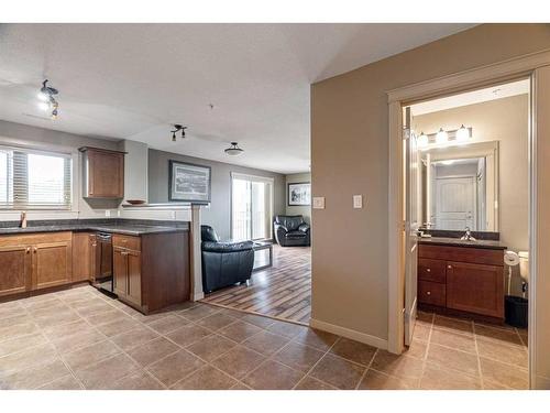 705-8535 Clearwater Drive, Fort Mcmurray, AB - Indoor Photo Showing Kitchen