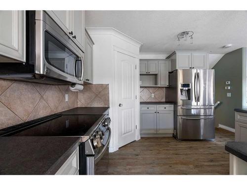 205 Archibald Close, Fort Mcmurray, AB - Indoor Photo Showing Kitchen