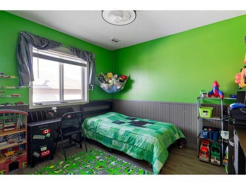 205 Archibald Close, Fort Mcmurray, AB - Indoor Photo Showing Bedroom