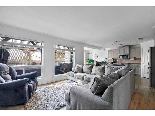 205 Archibald Close, Fort Mcmurray, AB - Indoor Photo Showing Living Room