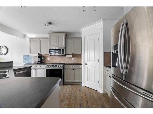 205 Archibald Close, Fort Mcmurray, AB - Indoor Photo Showing Kitchen