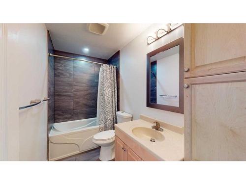 144 Cruickshank Road, Fort Mcmurray, AB - Indoor Photo Showing Bathroom