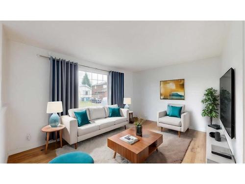 144 Cruickshank Road, Fort Mcmurray, AB - Indoor Photo Showing Living Room