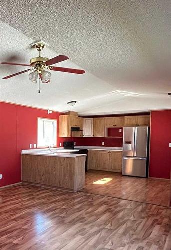 472 Harpe Way, Fort Mcmurray, AB - Indoor Photo Showing Kitchen