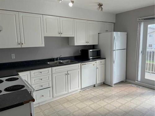 207-123 Arabian Drive, Fort Mcmurray, AB - Indoor Photo Showing Kitchen With Double Sink