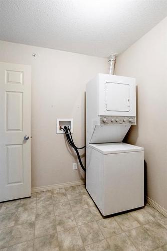 2408-200 Lougheed Drive, Fort Mcmurray, AB - Indoor Photo Showing Laundry Room