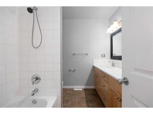 119-400 Silin Forest Road, Fort Mcmurray, AB - Indoor Photo Showing Bathroom