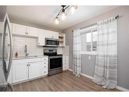 119-400 Silin Forest Road, Fort Mcmurray, AB - Indoor Photo Showing Kitchen