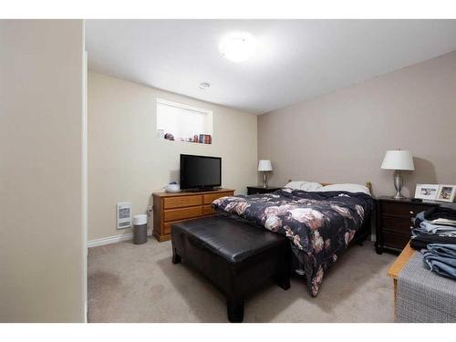 177 Lynx Crescent, Fort Mcmurray, AB - Indoor Photo Showing Bedroom