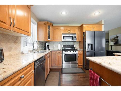 177 Lynx Crescent, Fort Mcmurray, AB - Indoor Photo Showing Kitchen