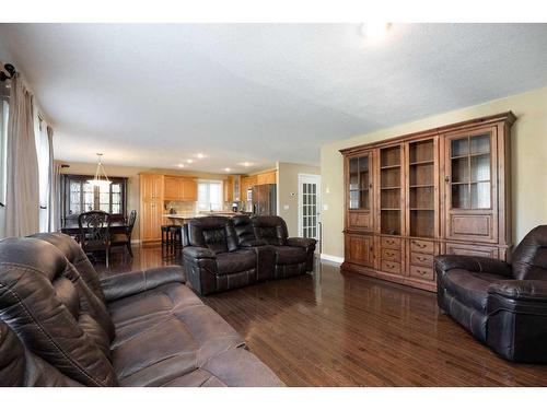 177 Lynx Crescent, Fort Mcmurray, AB - Indoor Photo Showing Living Room