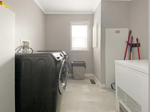 157 Gregoire Crescent, Fort Mcmurray, AB - Indoor Photo Showing Laundry Room