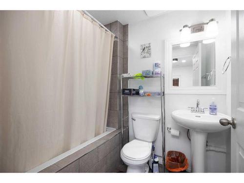 121 Sandstone Lane, Fort Mcmurray, AB - Indoor Photo Showing Bathroom