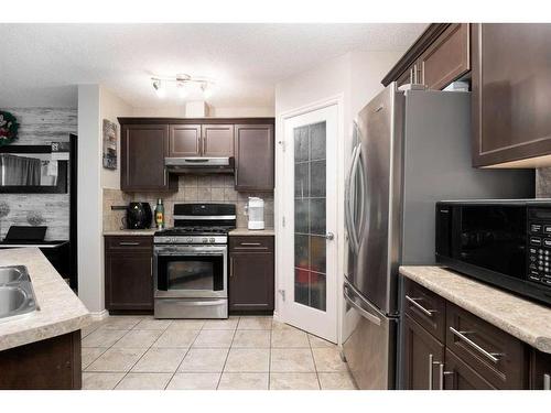 121 Sandstone Lane, Fort Mcmurray, AB - Indoor Photo Showing Kitchen