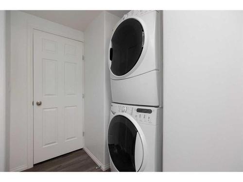 121 Sandstone Lane, Fort Mcmurray, AB - Indoor Photo Showing Laundry Room