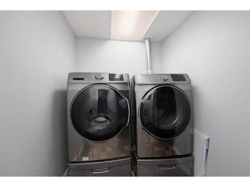 271 Berens Place, Fort Mcmurray, AB - Indoor Photo Showing Laundry Room