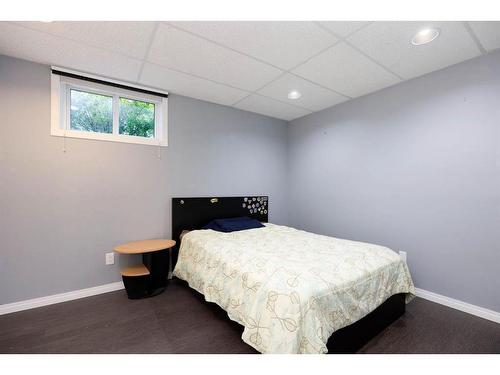 271 Berens Place, Fort Mcmurray, AB - Indoor Photo Showing Bedroom