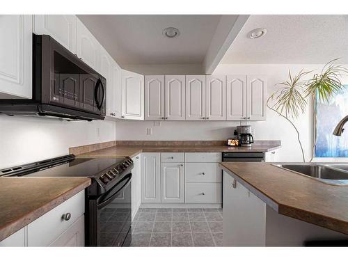 30-98 Wilson Drive, Fort Mcmurray, AB - Indoor Photo Showing Kitchen