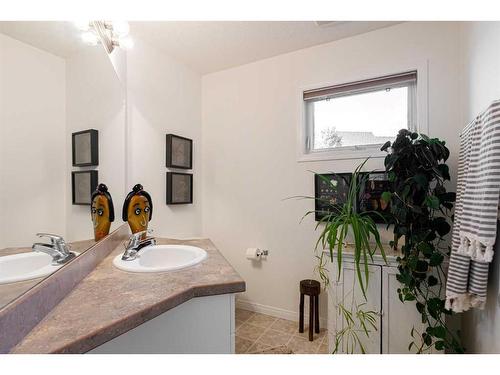 30-98 Wilson Drive, Fort Mcmurray, AB - Indoor Photo Showing Bathroom