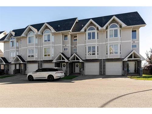 30-98 Wilson Drive, Fort Mcmurray, AB - Outdoor With Facade