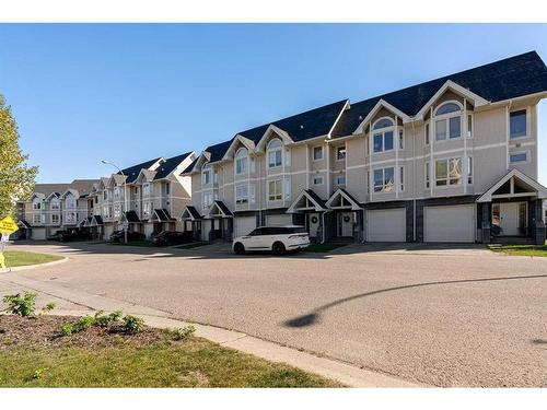 30-98 Wilson Drive, Fort Mcmurray, AB - Outdoor With Facade