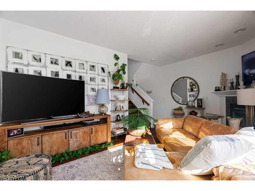 30-98 Wilson Drive, Fort Mcmurray, AB - Indoor Photo Showing Living Room