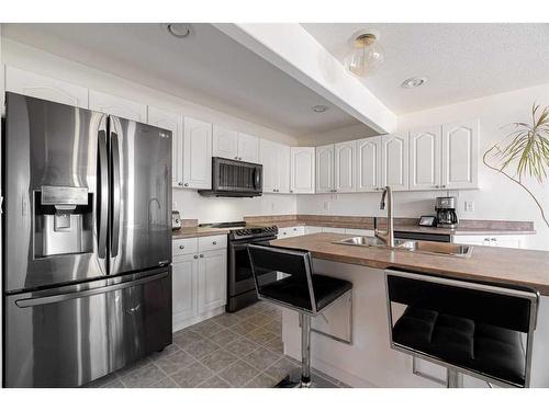 30-98 Wilson Drive, Fort Mcmurray, AB - Indoor Photo Showing Kitchen