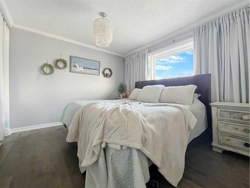 23 Moberly Crescent, Fort Mcmurray, AB - Indoor Photo Showing Bedroom