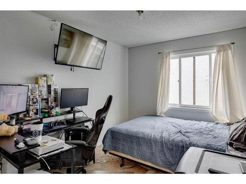 120 Bergeron Road, Fort Mcmurray, AB - Indoor Photo Showing Bedroom