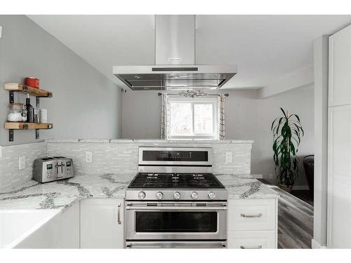 149 Whiteoak Garden, Fort Mcmurray, AB - Indoor Photo Showing Kitchen