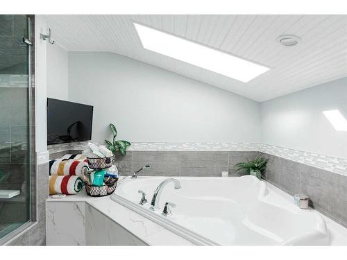 149 Whiteoak Garden, Fort Mcmurray, AB - Indoor Photo Showing Bathroom