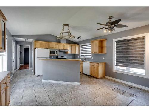 368 Gregoire Crescent, Fort Mcmurray, AB - Indoor Photo Showing Kitchen