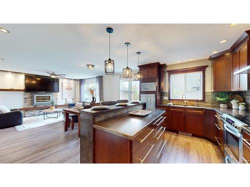 164 Jw Mann Drive, Fort Mcmurray, AB - Indoor Photo Showing Kitchen