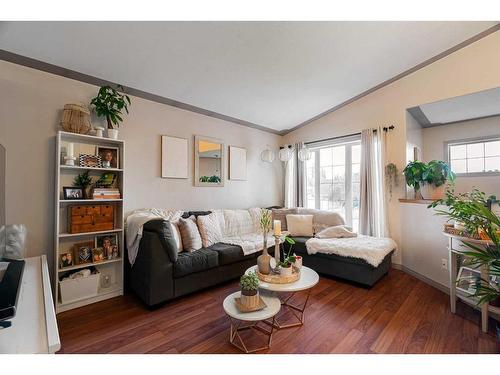 235 Williams Drive, Fort Mcmurray, AB - Indoor Photo Showing Living Room