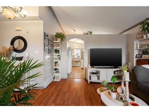 235 Williams Drive, Fort Mcmurray, AB - Indoor Photo Showing Living Room