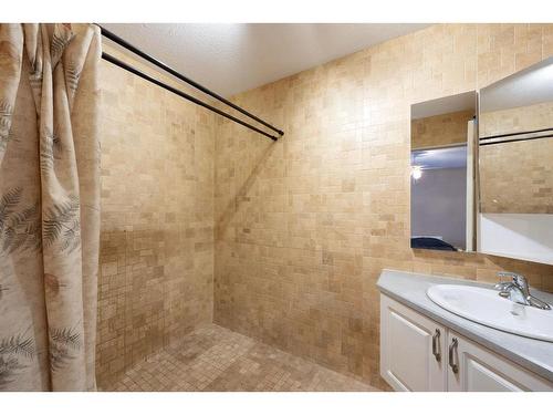 309 Burton Place, Fort Mcmurray, AB - Indoor Photo Showing Bathroom