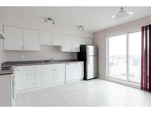 405-123 Arabian Drive, Fort Mcmurray, AB - Indoor Photo Showing Kitchen With Double Sink