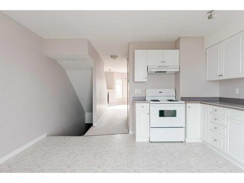 405-123 Arabian Drive, Fort Mcmurray, AB - Indoor Photo Showing Kitchen