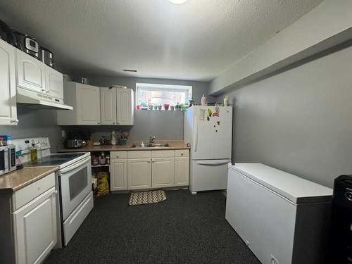 179 Atkinson Lane, Fort Mcmurray, AB - Indoor Photo Showing Kitchen With Double Sink