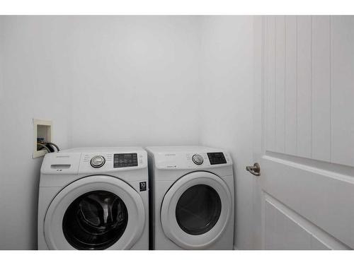 322 Grosbeak Way, Fort Mcmurray, AB - Indoor Photo Showing Laundry Room