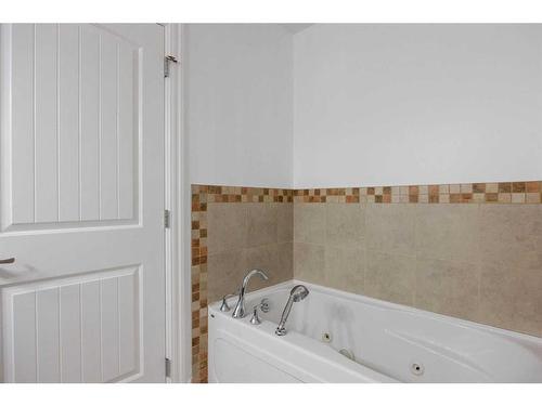 322 Grosbeak Way, Fort Mcmurray, AB - Indoor Photo Showing Bathroom