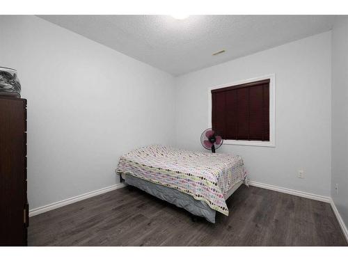 322 Grosbeak Way, Fort Mcmurray, AB - Indoor Photo Showing Bedroom