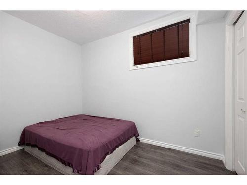 322 Grosbeak Way, Fort Mcmurray, AB - Indoor Photo Showing Bedroom