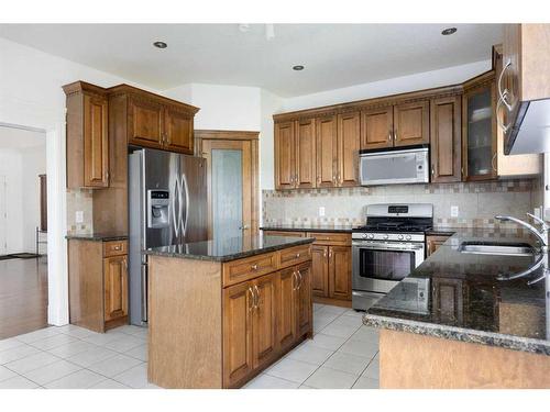 322 Grosbeak Way, Fort Mcmurray, AB - Indoor Photo Showing Kitchen With Double Sink