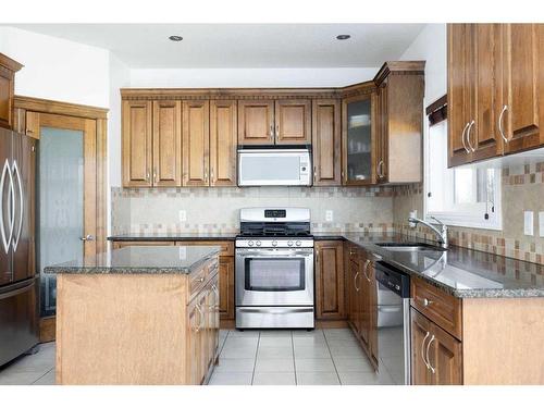 322 Grosbeak Way, Fort Mcmurray, AB - Indoor Photo Showing Kitchen