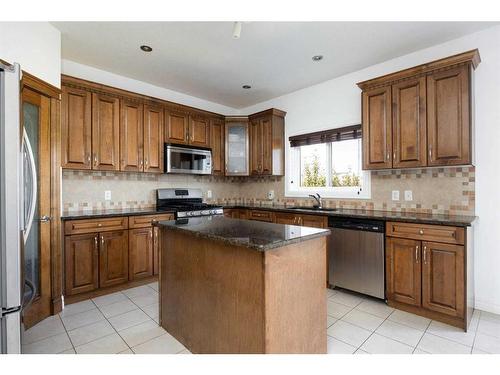 322 Grosbeak Way, Fort Mcmurray, AB - Indoor Photo Showing Kitchen