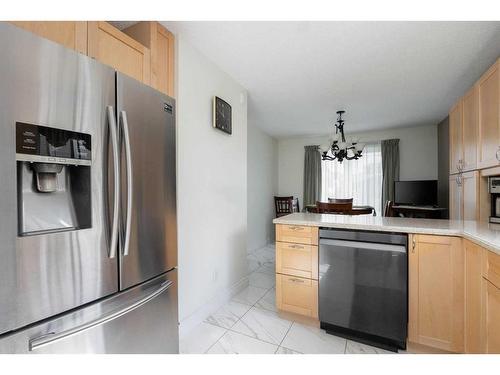 129 Becker Crescent, Fort Mcmurray, AB - Indoor Photo Showing Kitchen