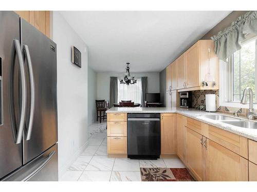 129 Becker Crescent, Fort Mcmurray, AB - Indoor Photo Showing Kitchen With Double Sink