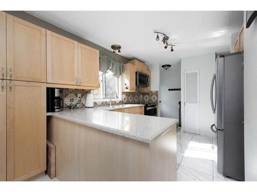 129 Becker Crescent, Fort Mcmurray, AB - Indoor Photo Showing Kitchen